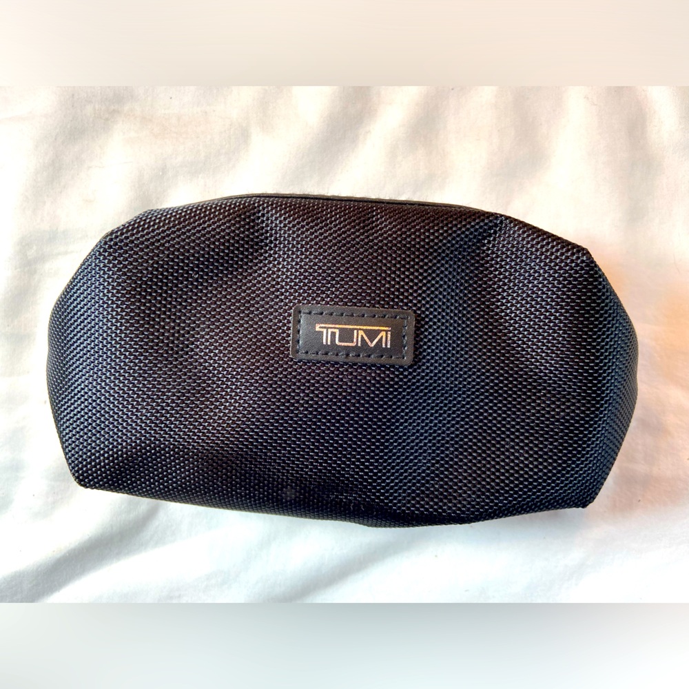Tumi for Delta Travel Pouch includes eye covers & socks